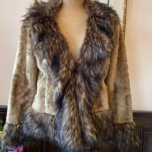 . 🌸Sold🌸Faux fur Jacket size Medium